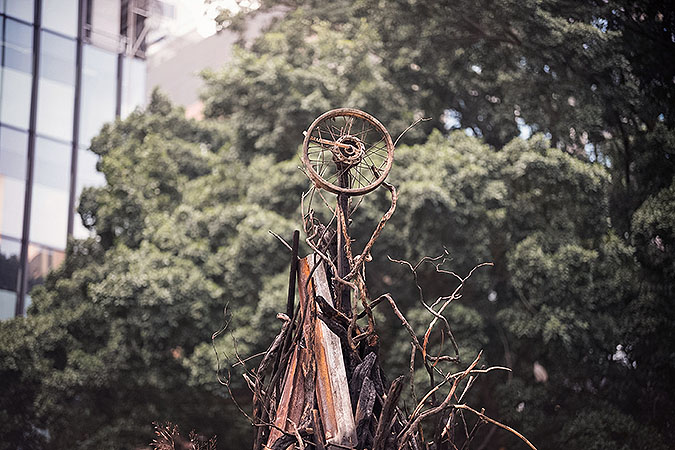 燒毀的圣誕樹活動(dòng)創(chuàng)意，只為讓大家關(guān)注災(zāi)區(qū)重建