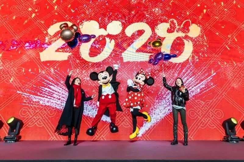 跨年盛典活動，米奇米妮和你一起全心啟航，還有快閃店活動傳遞獨“嘉”祝福