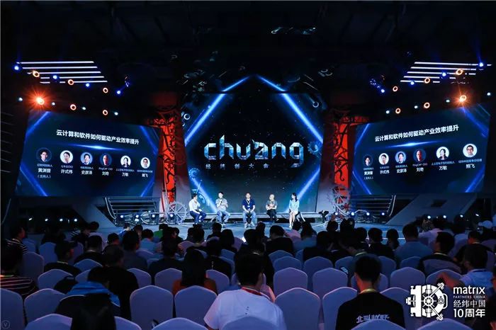 這場(chǎng)周年慶典的音樂(lè)節(jié)活動(dòng)簡(jiǎn)直神化了，驚現(xiàn)惡劣場(chǎng)地里的愛(ài)馬仕