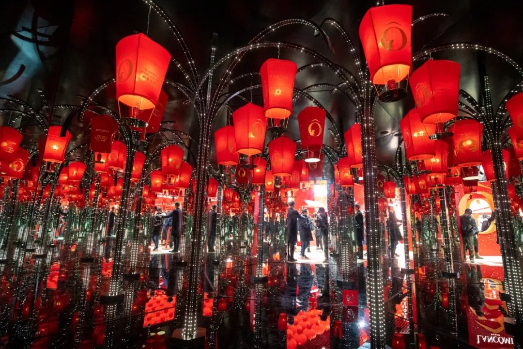 新春游園會(huì)活動(dòng)打卡最佳地非蘭蔻的賞新燈，隨手一拍就是大片