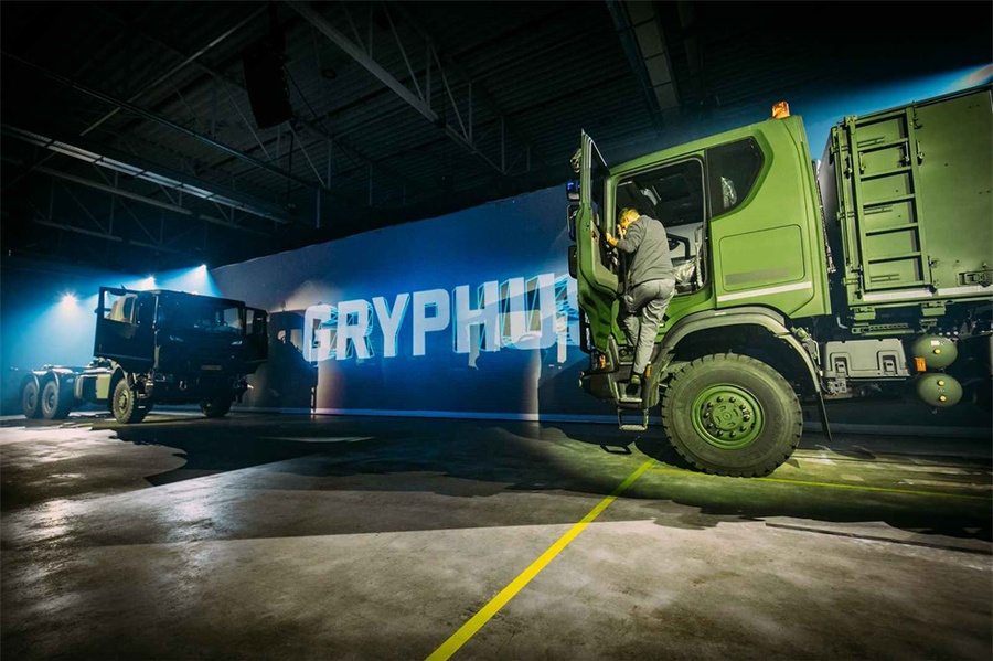 軍用卡車展覽活動策劃的啟動儀式充滿了隆重和神圣，肅然起敬