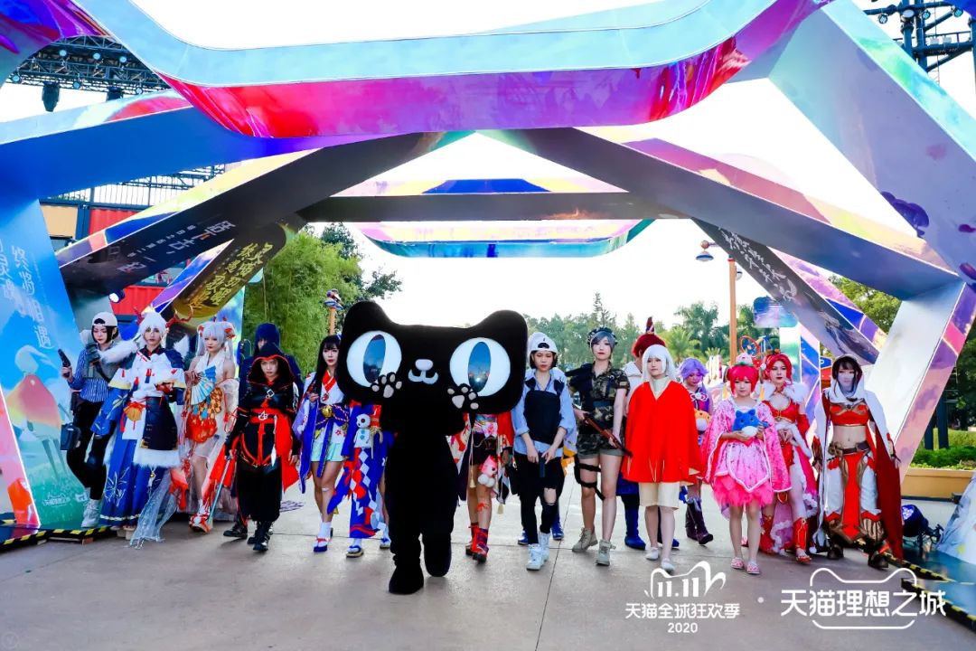 2020雙11天貓x廣州長(zhǎng)隆跨界辦了場(chǎng)二三次元的快閃活動(dòng)策劃，夠閃