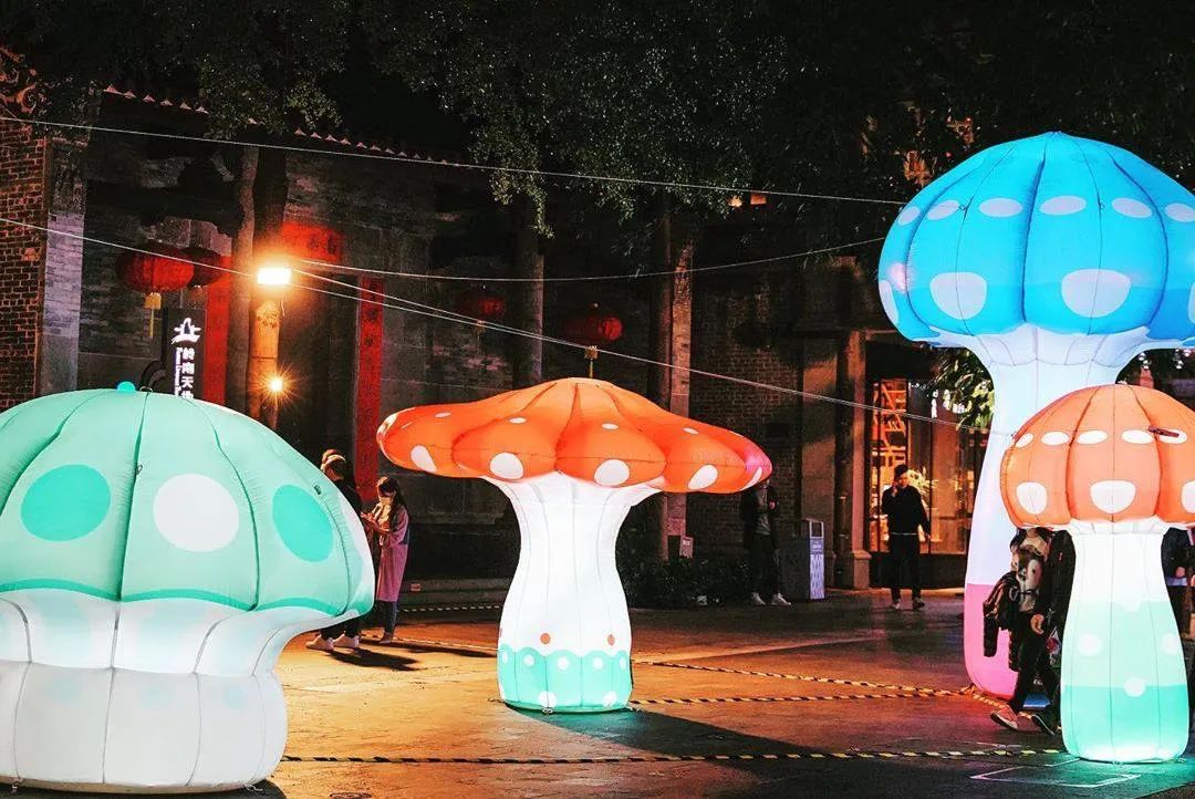 看這個(gè)展覽活動(dòng)策劃的藝術(shù)裝置The Walk of Wonders，互動(dòng)體驗(yàn)超強(qiáng)