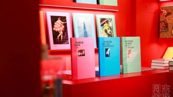 LV“紅黃綠”書報亭快閃活動策劃用不同顏色賦予了每座城市各色魅力